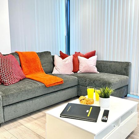 Evergreen Lodge - Two Bed Lux Flat - Parking, Garden, Patio, Wifi, Netflix - Close To Blenheim Palace & Oxford - F3 基德灵顿 外观 照片
