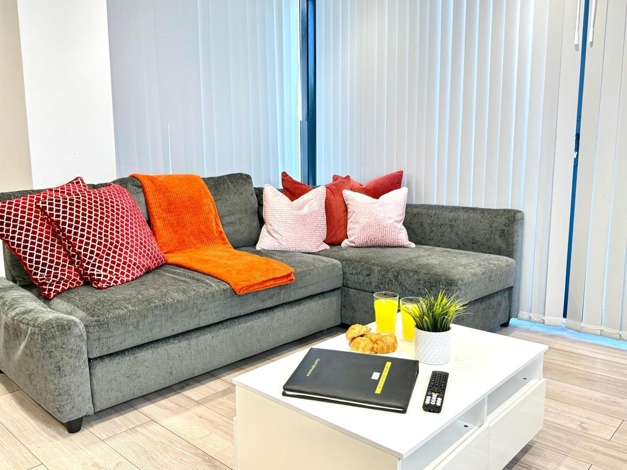 Evergreen Lodge - Two Bed Lux Flat - Parking, Garden, Patio, Wifi, Netflix - Close To Blenheim Palace & Oxford - F3 基德灵顿 外观 照片