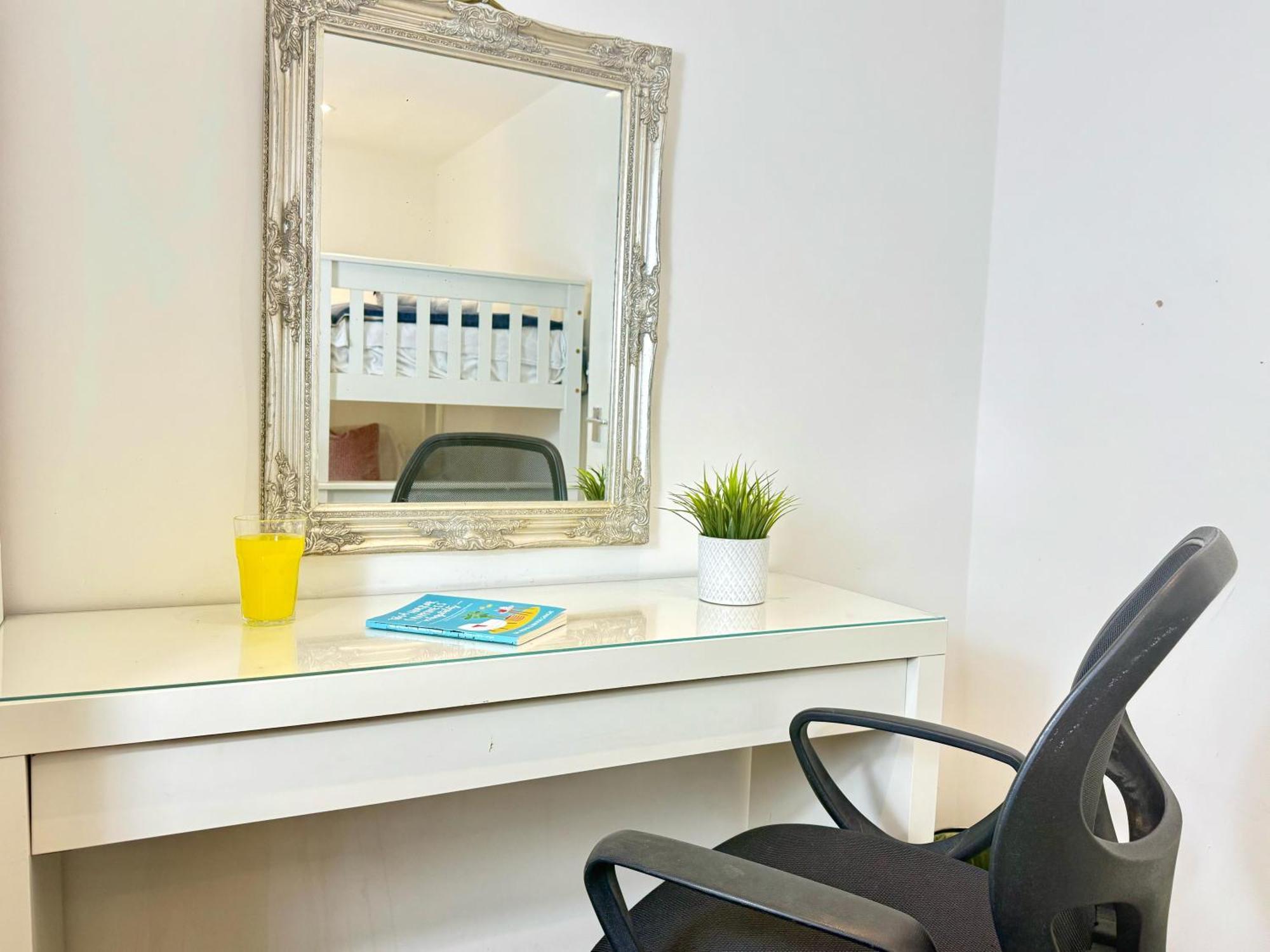 Evergreen Lodge - Two Bed Lux Flat - Parking, Garden, Patio, Wifi, Netflix - Close To Blenheim Palace & Oxford - F3 基德灵顿 外观 照片