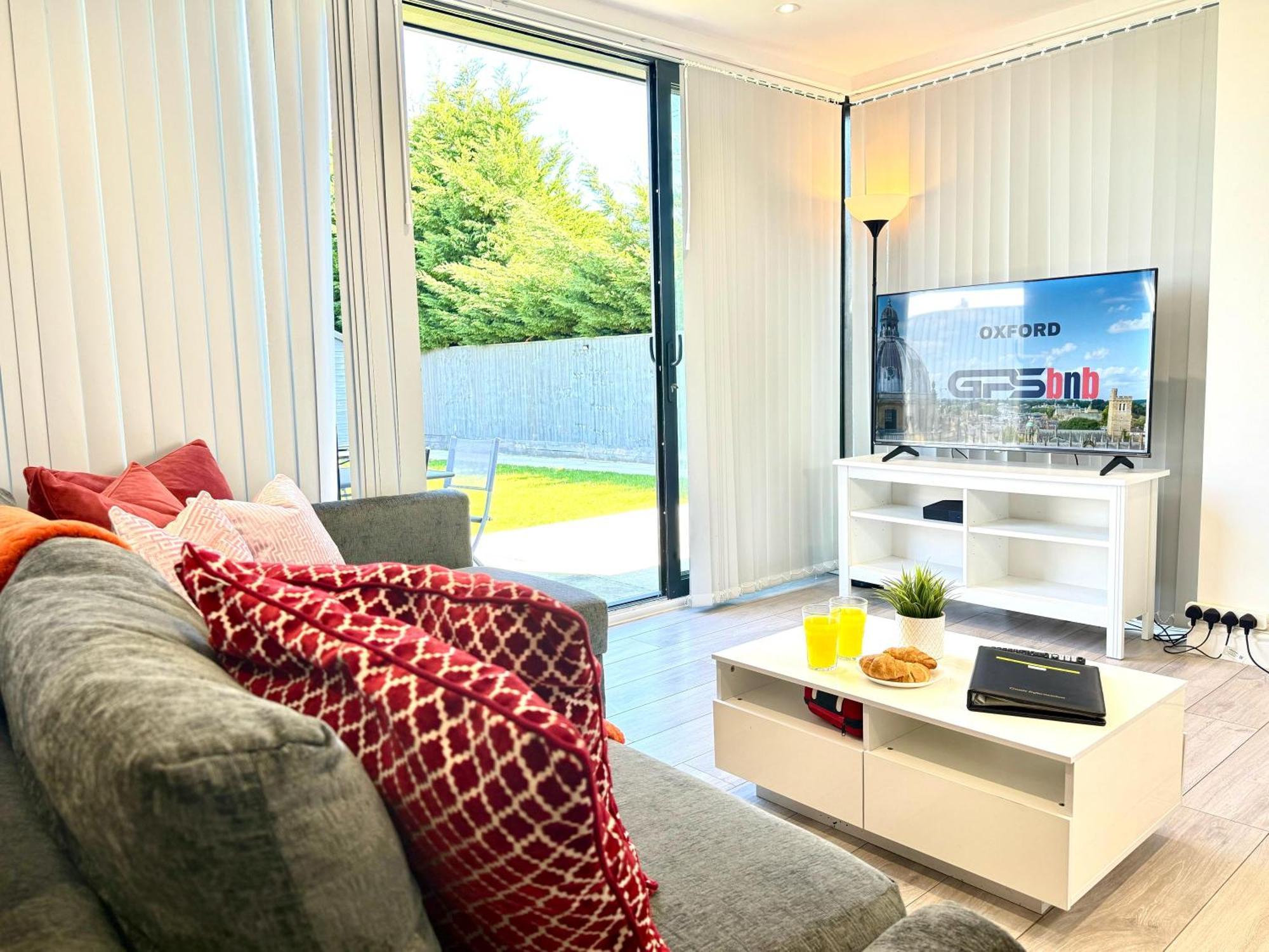Evergreen Lodge - Two Bed Lux Flat - Parking, Garden, Patio, Wifi, Netflix - Close To Blenheim Palace & Oxford - F3 基德灵顿 外观 照片