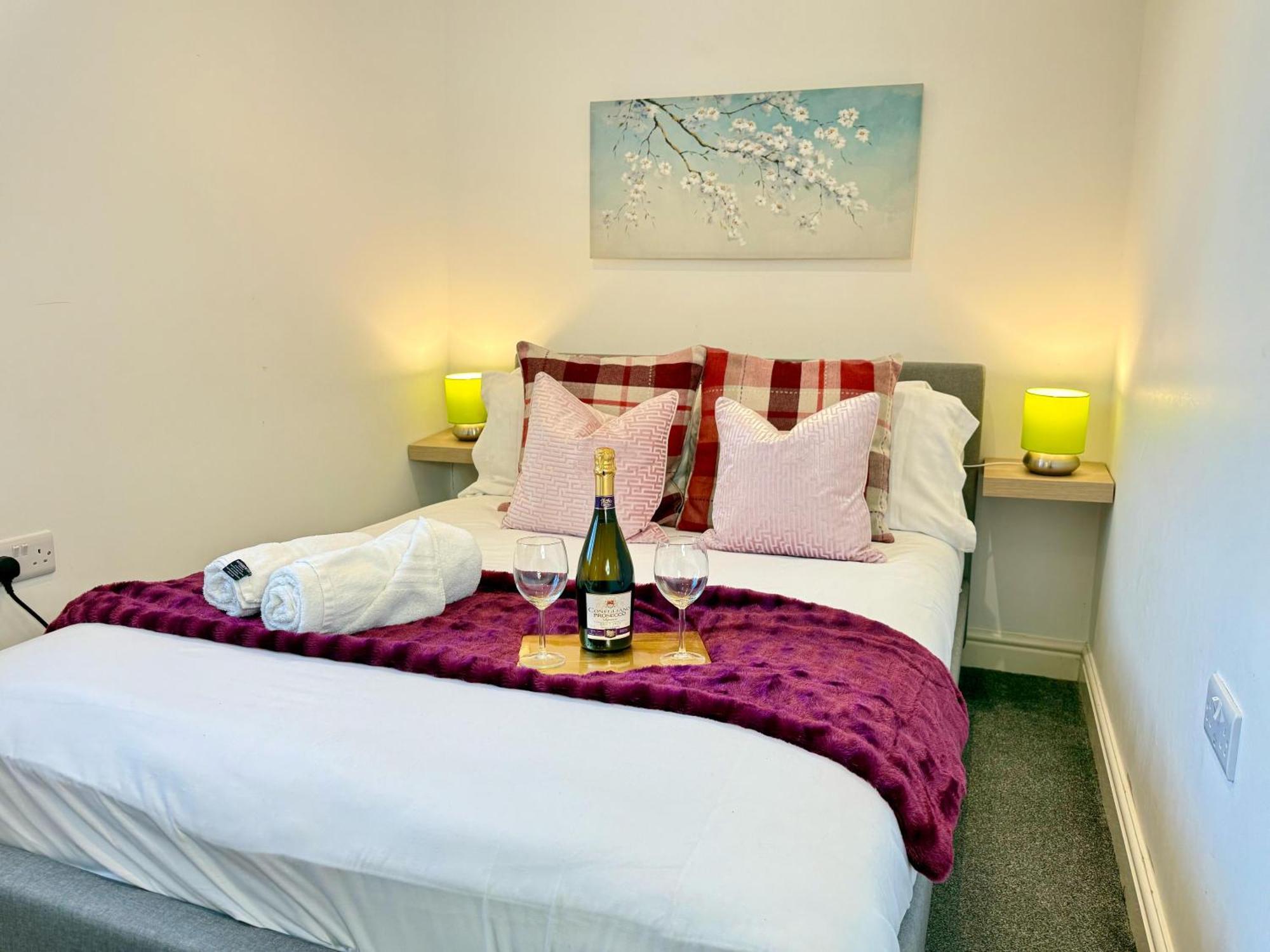 Evergreen Lodge - Two Bed Lux Flat - Parking, Garden, Patio, Wifi, Netflix - Close To Blenheim Palace & Oxford - F3 基德灵顿 外观 照片