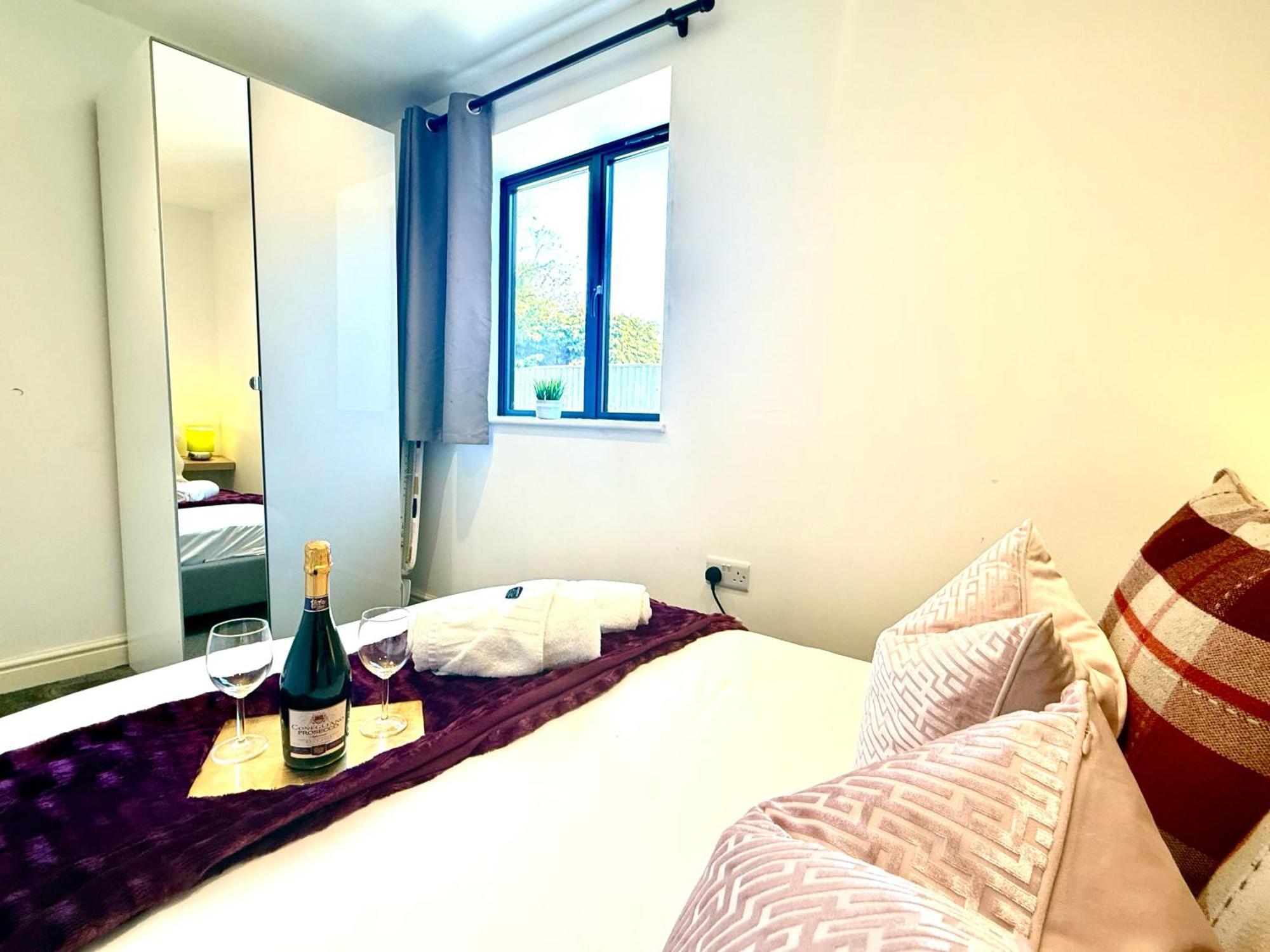 Evergreen Lodge - Two Bed Lux Flat - Parking, Garden, Patio, Wifi, Netflix - Close To Blenheim Palace & Oxford - F3 基德灵顿 外观 照片